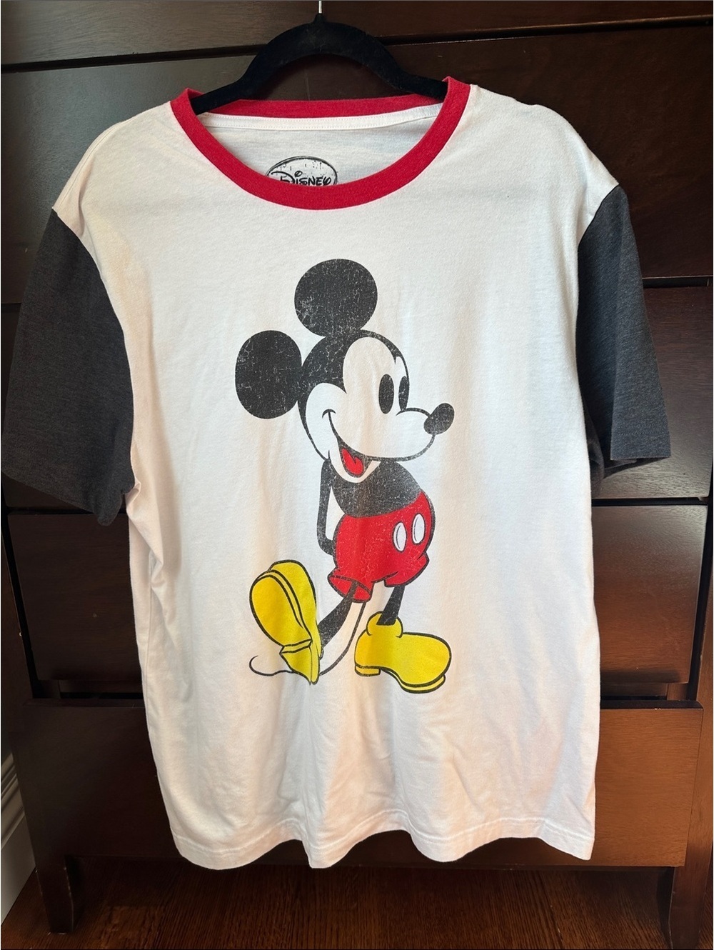 Disney XL Mickey Mouse Graphic T-Shirt with Red Collar and Gray Sleeves